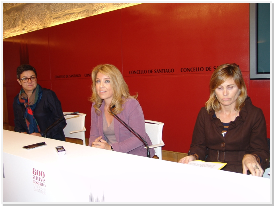 Elena Fabeiro, xerente de Artesanía de Galicia; Reyes Leis e Nava Castro durante a rolda de prensa